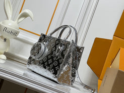Tote bag with coin purse